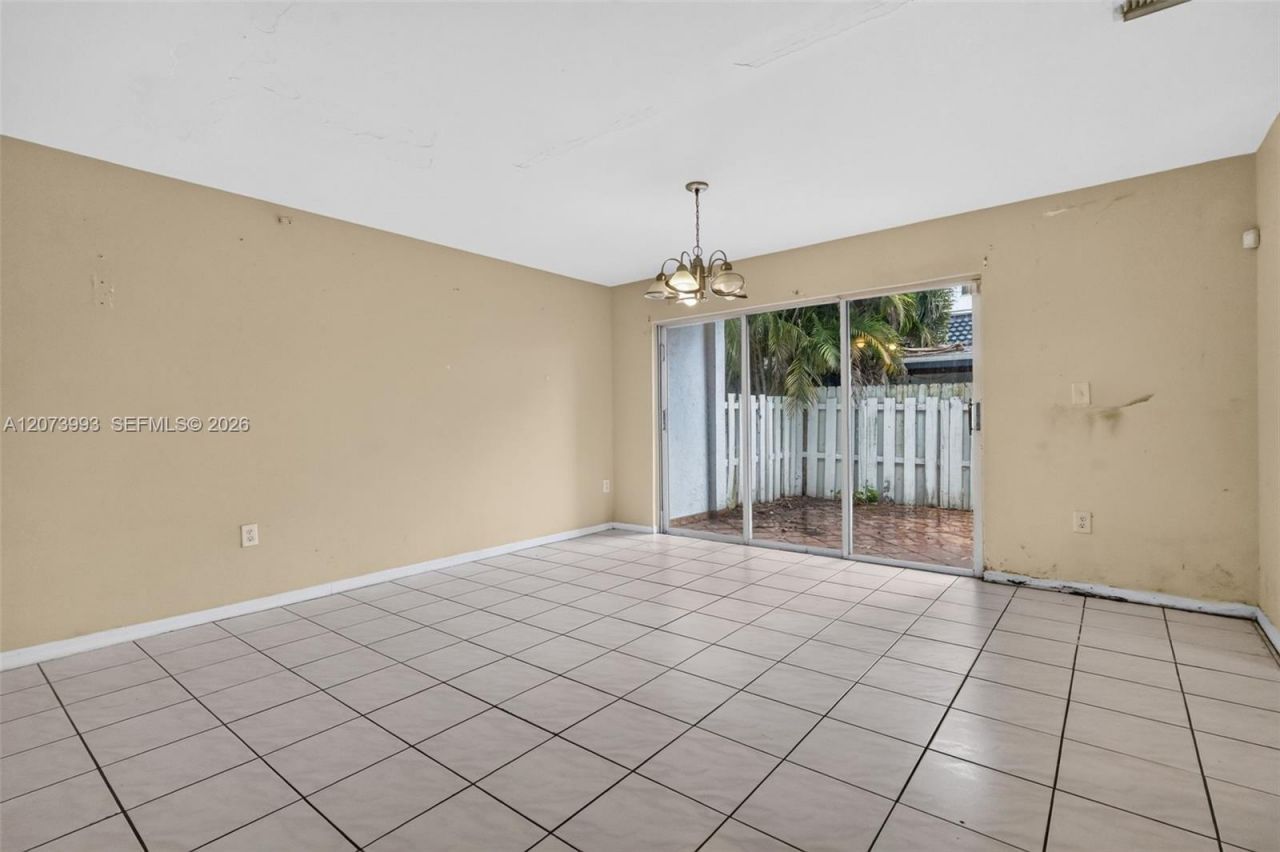 253 NE 211th Ter , Miami, FL 33179 Photo