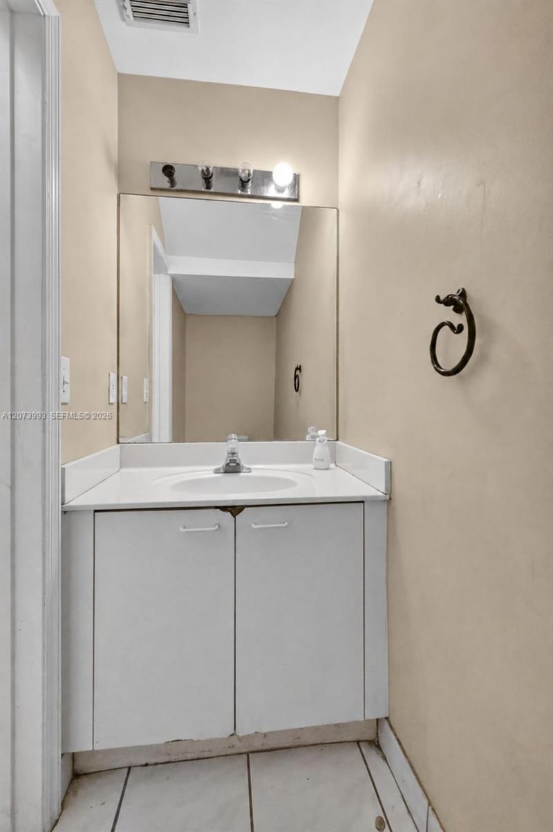 253 NE 211th Ter , Miami, FL 33179 Photo