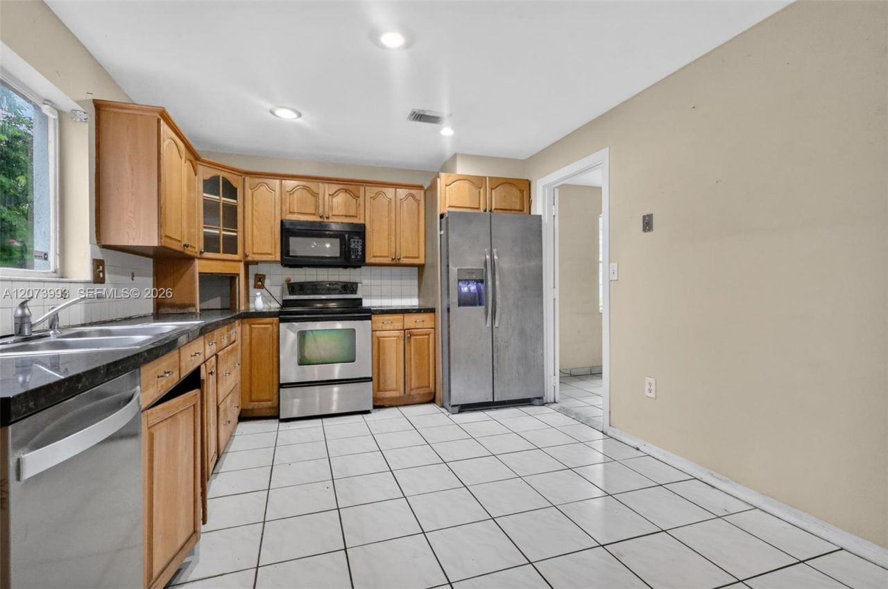 253 NE 211th Ter , Miami, FL 33179 Photo