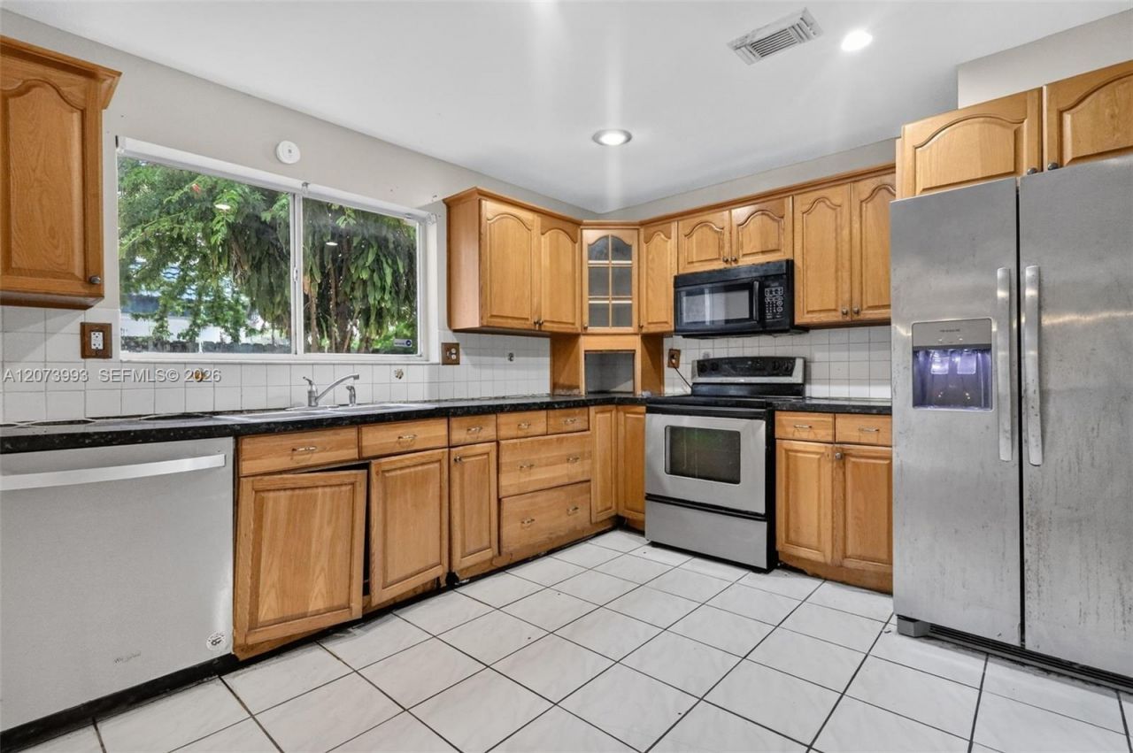 253 NE 211th Ter , Miami, FL 33179 Photo