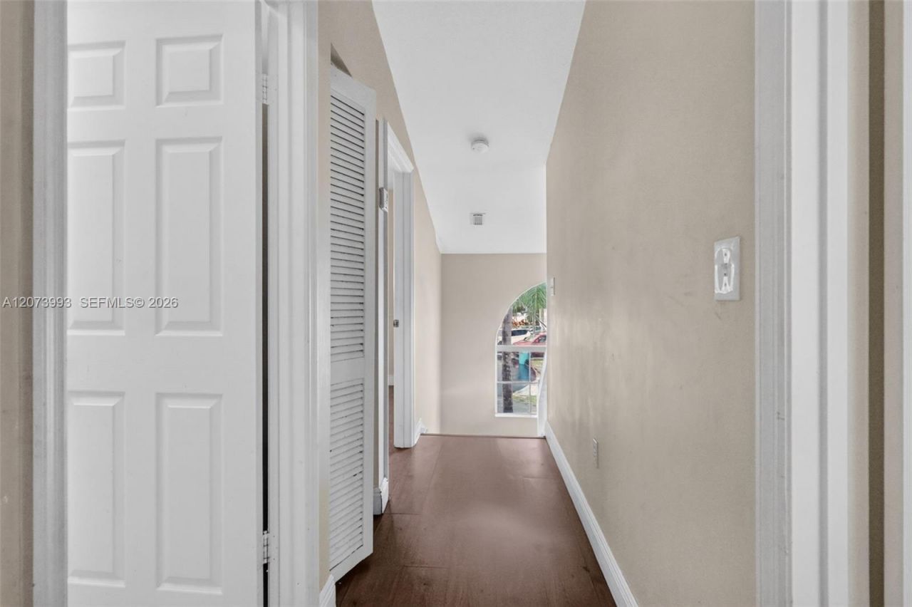 253 NE 211th Ter , Miami, FL 33179 Photo