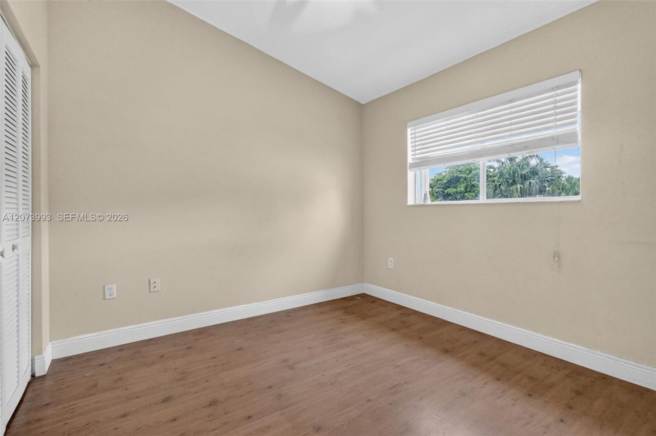 253 NE 211th Ter , Miami, FL 33179 Photo