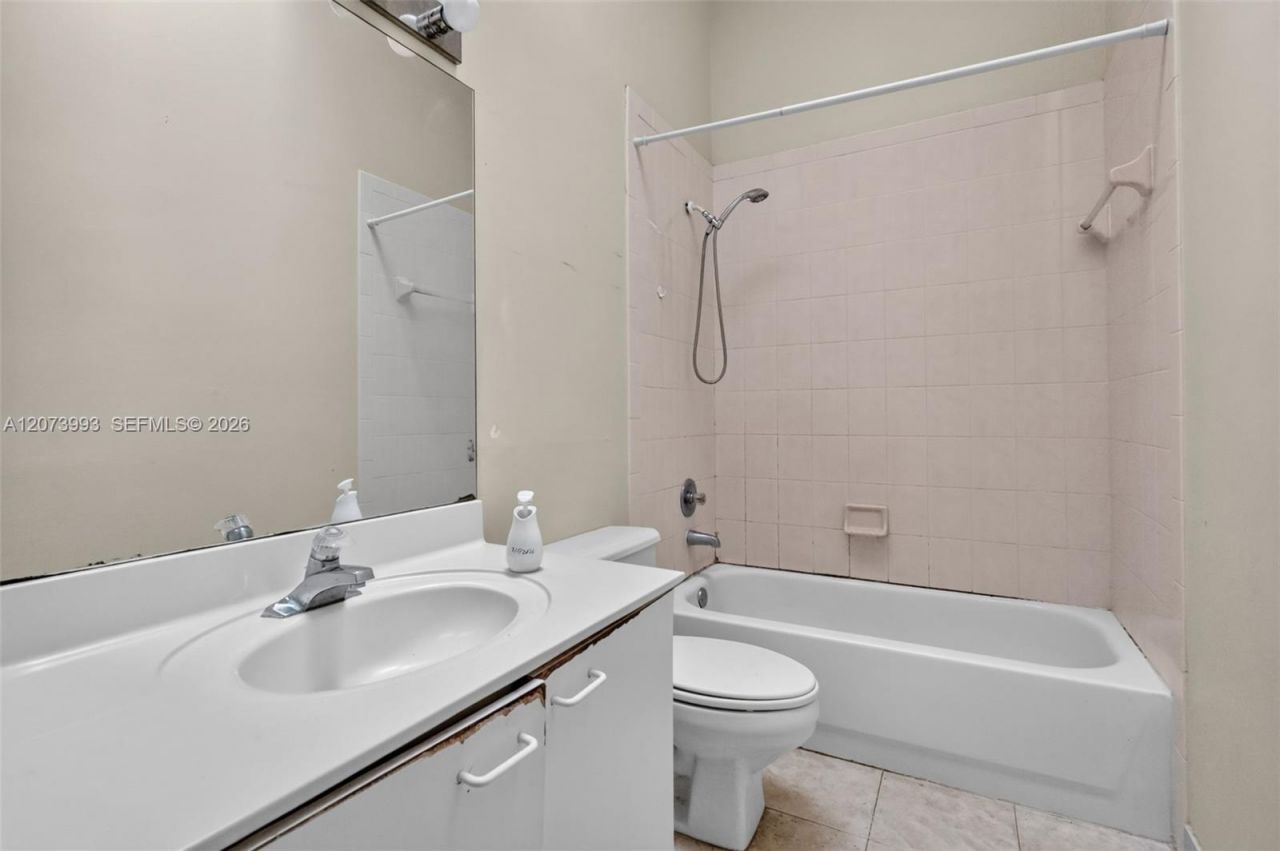 253 NE 211th Ter , Miami, FL 33179 Photo