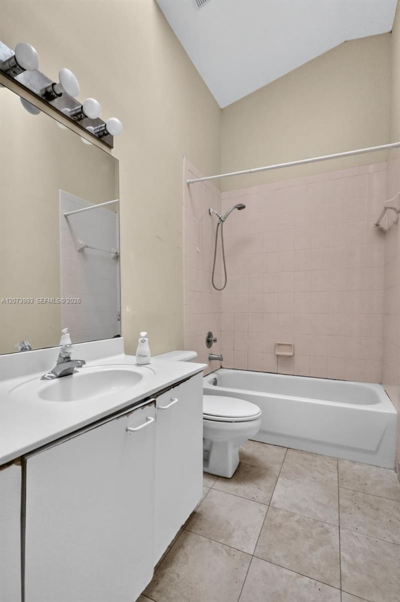 253 NE 211th Ter , Miami, FL 33179 Photo