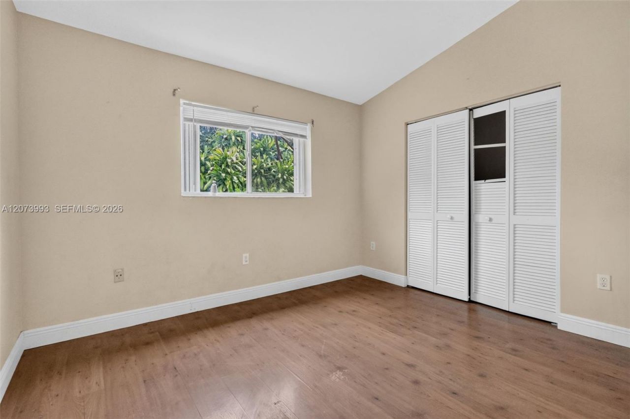 253 NE 211th Ter , Miami, FL 33179 Photo