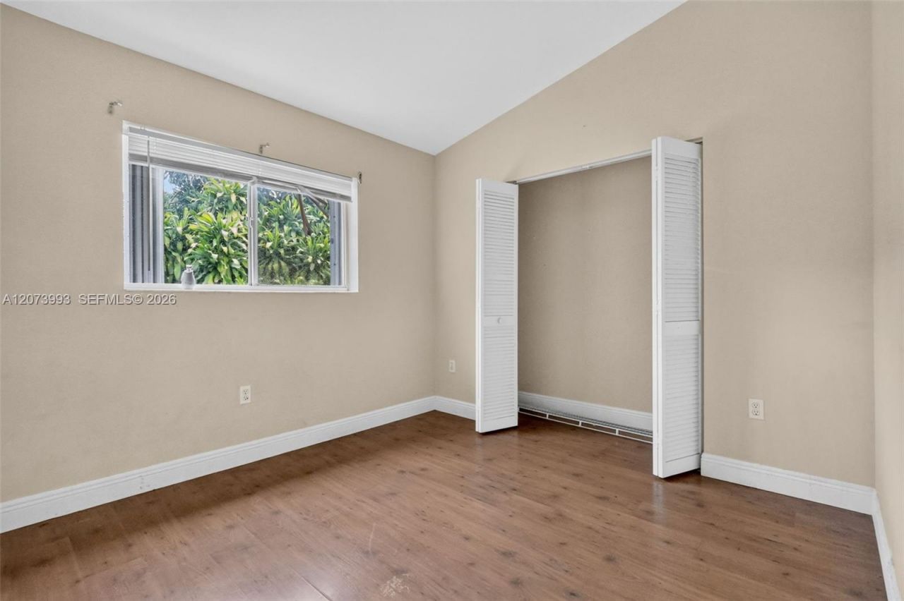 253 NE 211th Ter , Miami, FL 33179 Photo