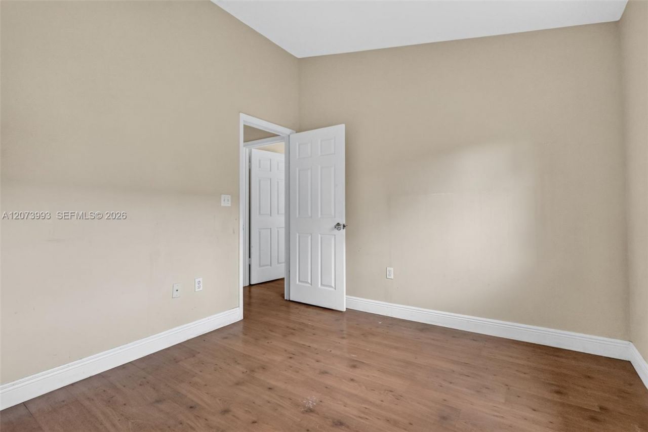 253 NE 211th Ter , Miami, FL 33179 Photo