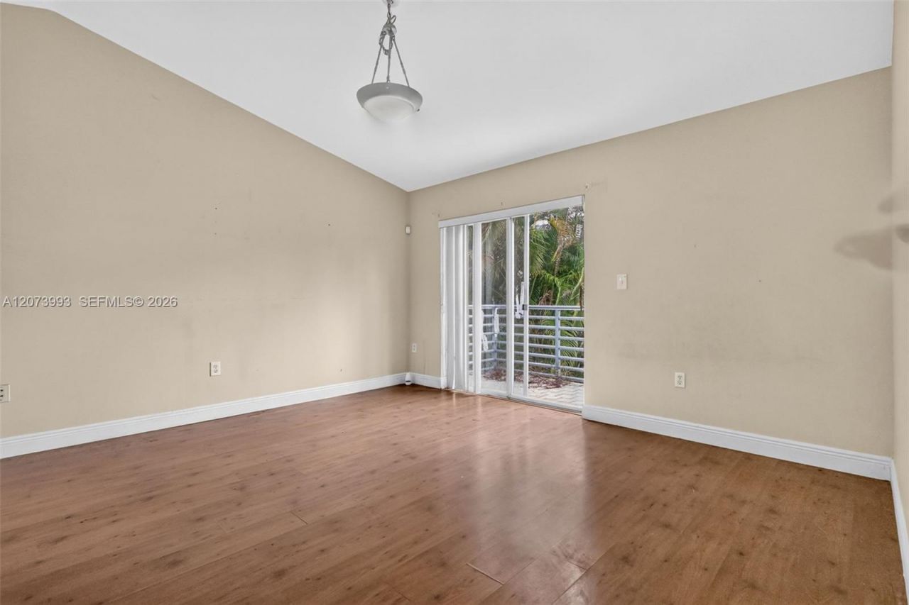 253 NE 211th Ter , Miami, FL 33179 Photo