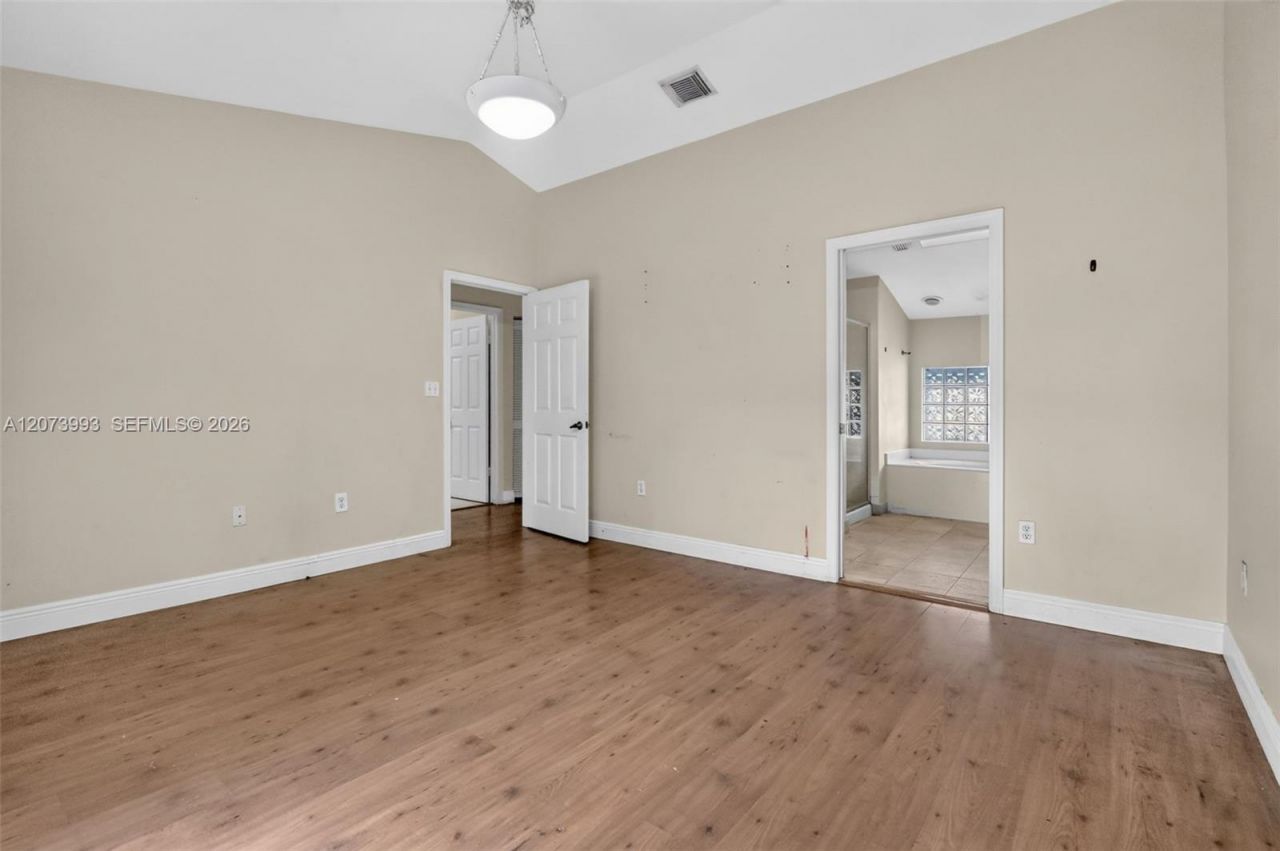 253 NE 211th Ter , Miami, FL 33179 Photo