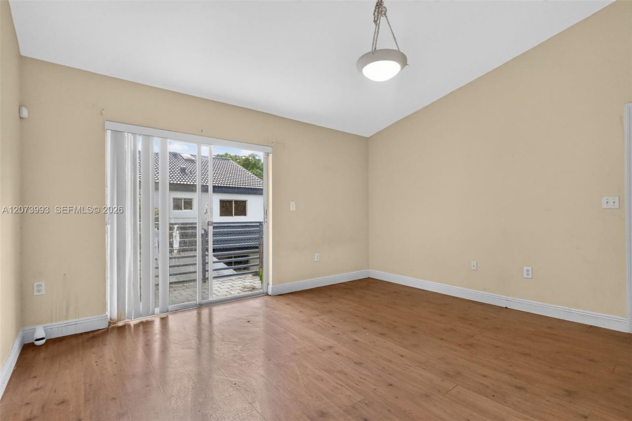 253 NE 211th Ter , Miami, FL 33179 Photo