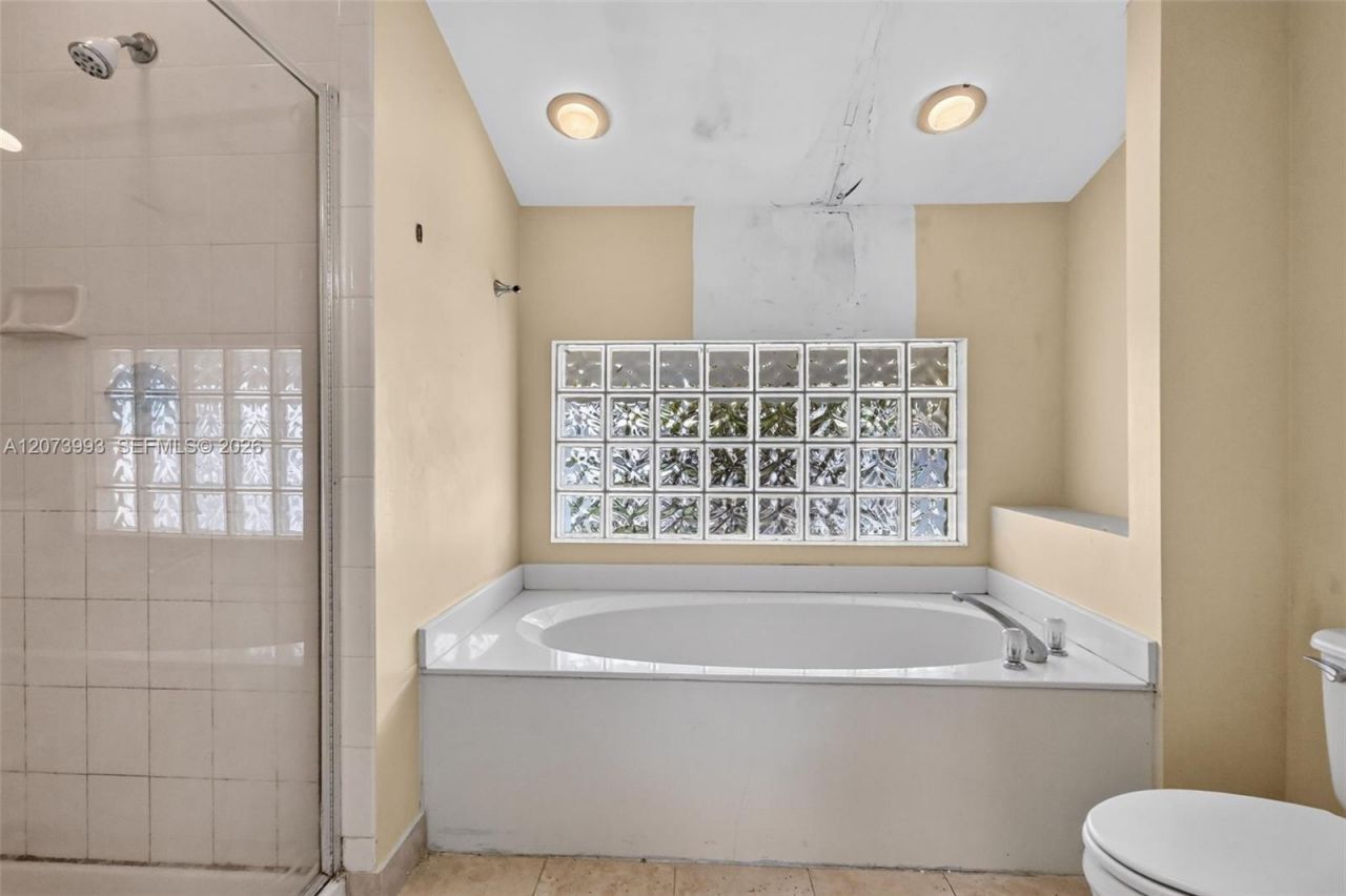 253 NE 211th Ter , Miami, FL 33179 Photo