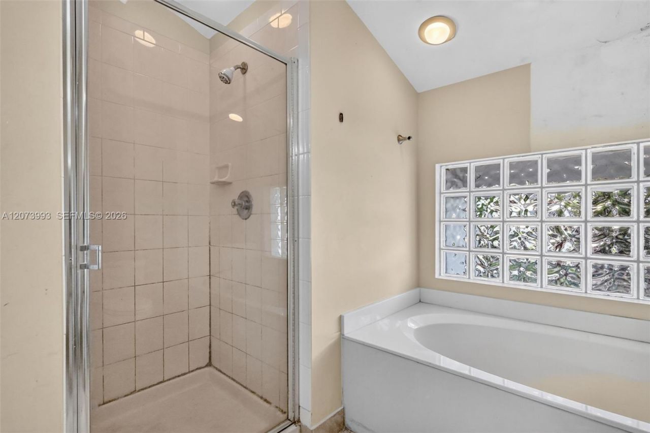 253 NE 211th Ter , Miami, FL 33179 Photo