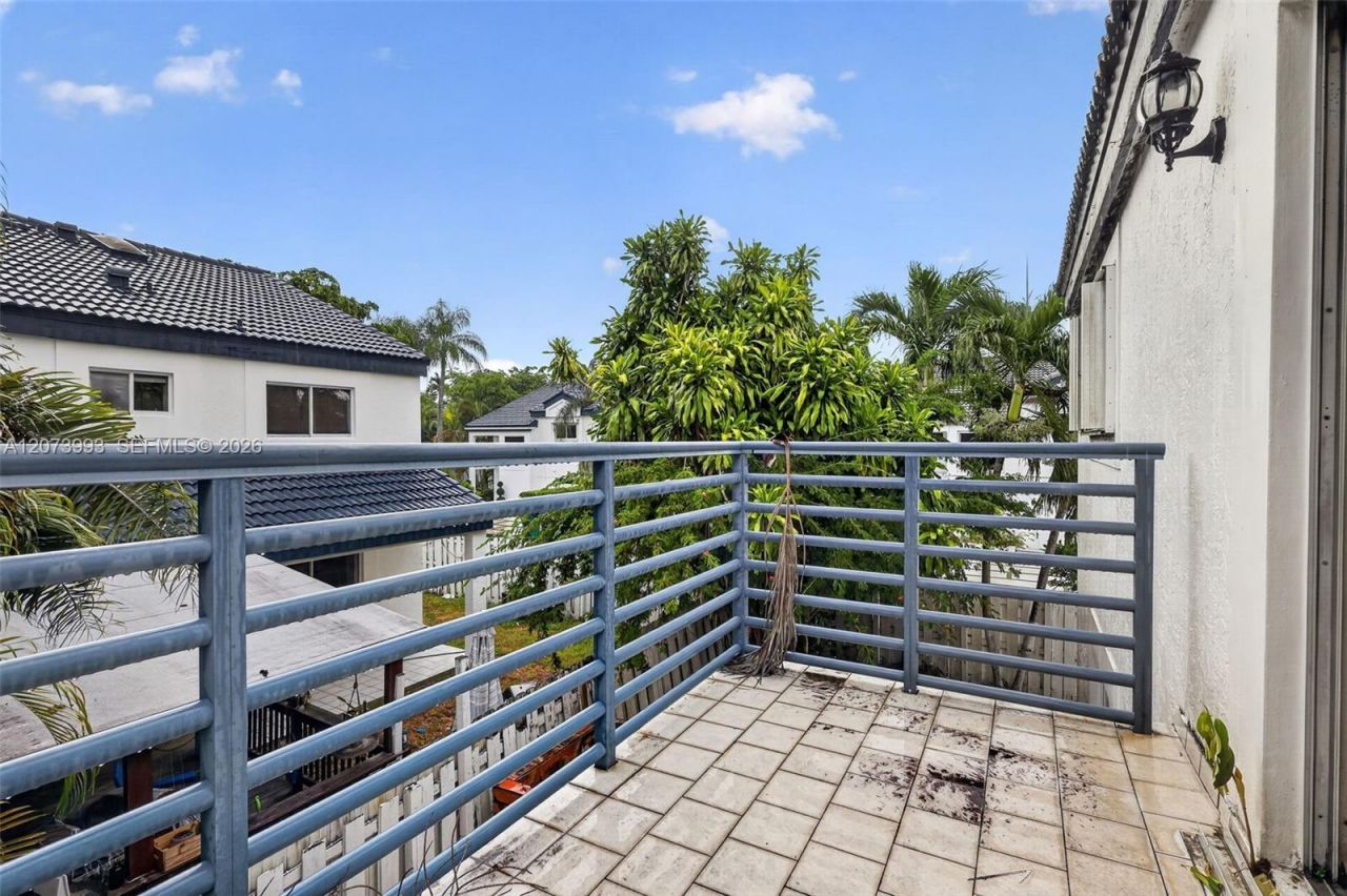253 NE 211th Ter , Miami, FL 33179 Photo