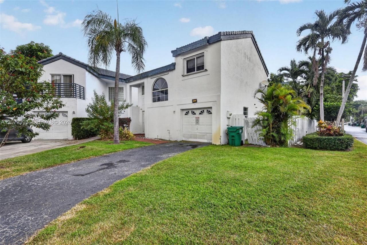 253 NE 211th Ter , Miami, FL 33179 Photo