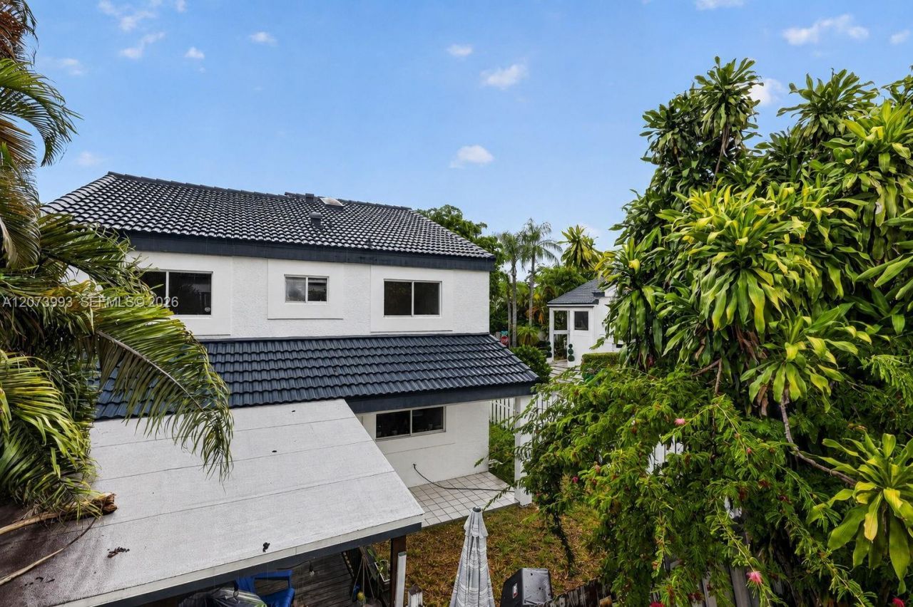 253 NE 211th Ter , Miami, FL 33179 Photo