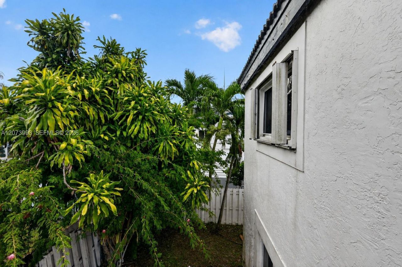 253 NE 211th Ter , Miami, FL 33179 Photo