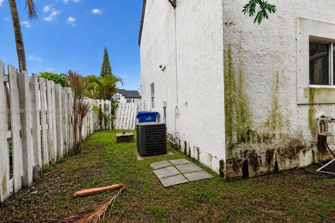 253 NE 211th Ter , Miami, FL 33179 Photo