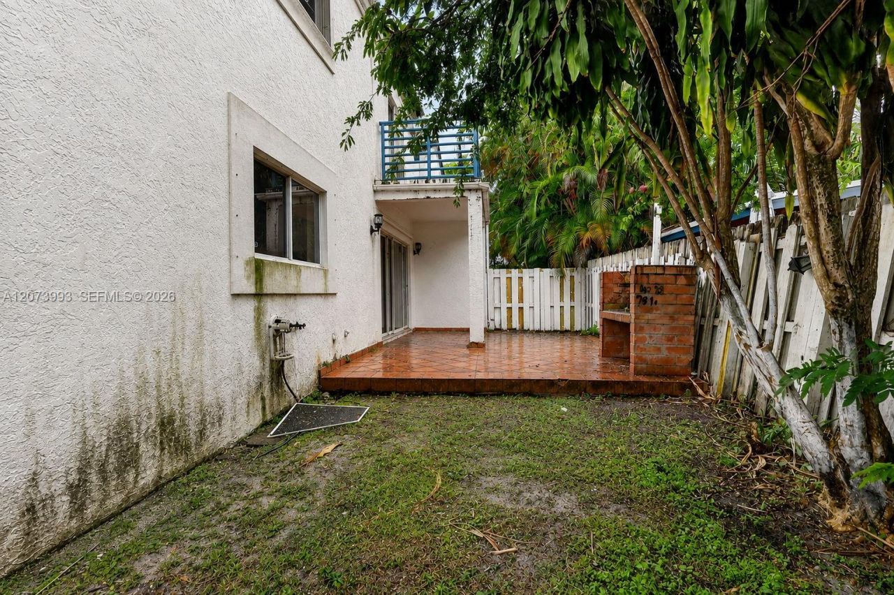 253 NE 211th Ter , Miami, FL 33179 Photo