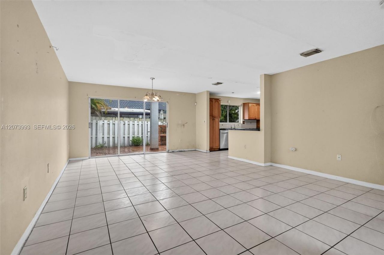 253 NE 211th Ter , Miami, FL 33179 Photo