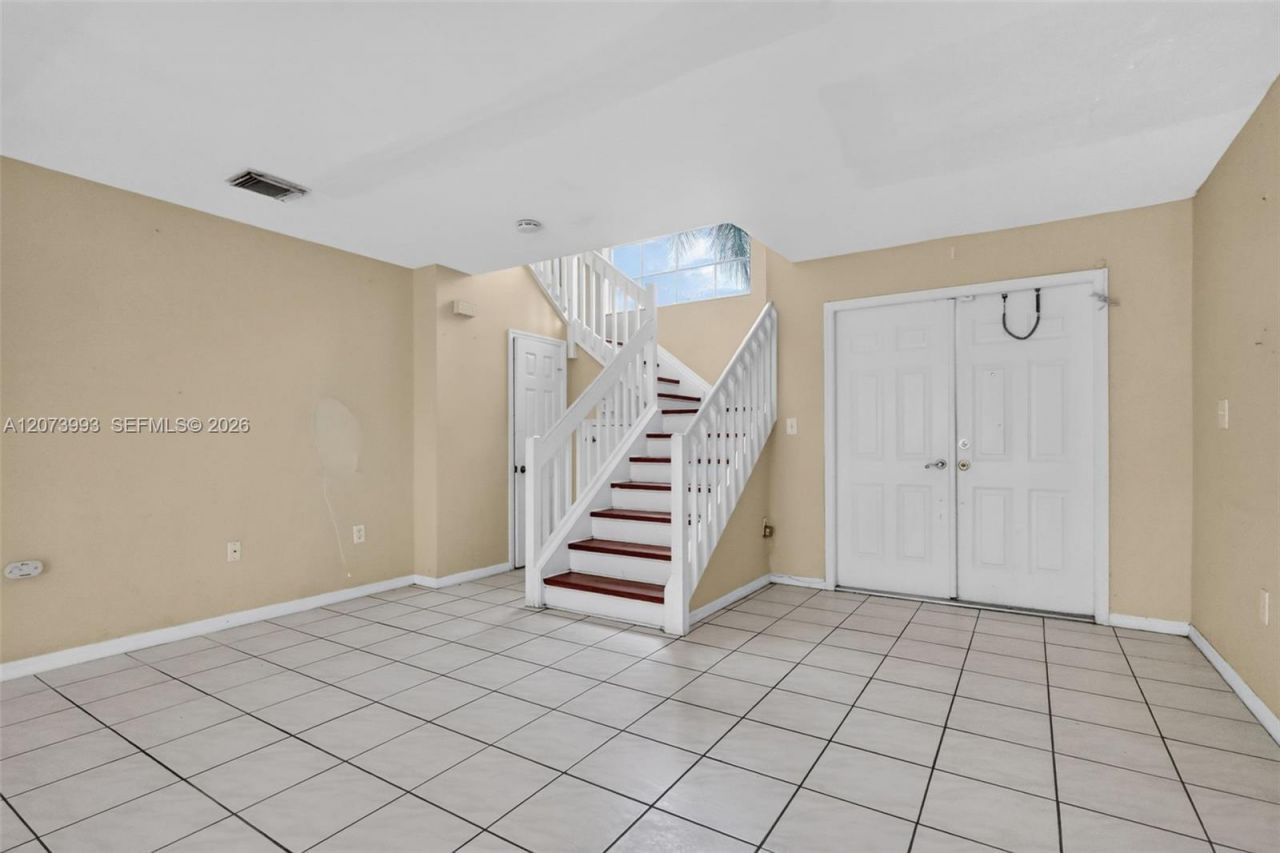 253 NE 211th Ter , Miami, FL 33179 Photo