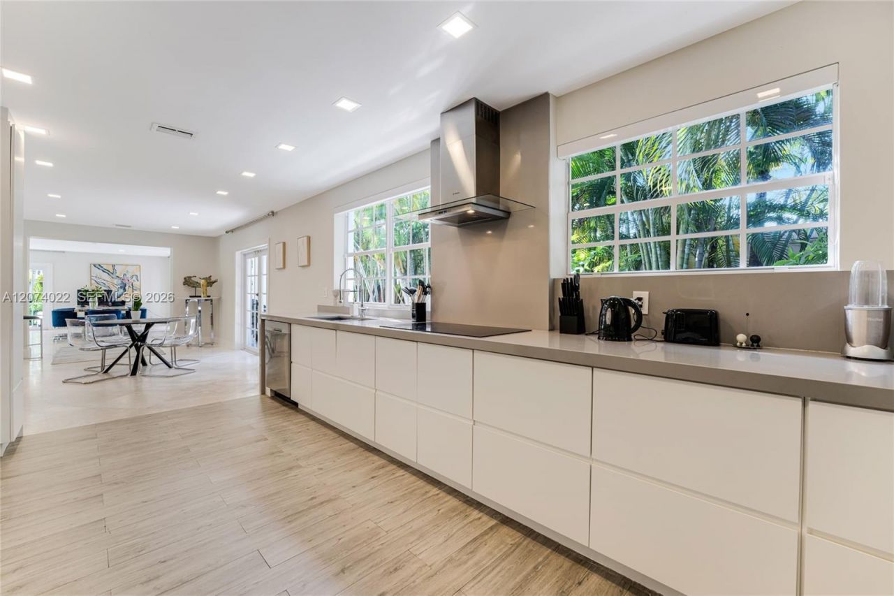 140 N Hibiscus Dr , Miami Beach, FL 33139 Photo