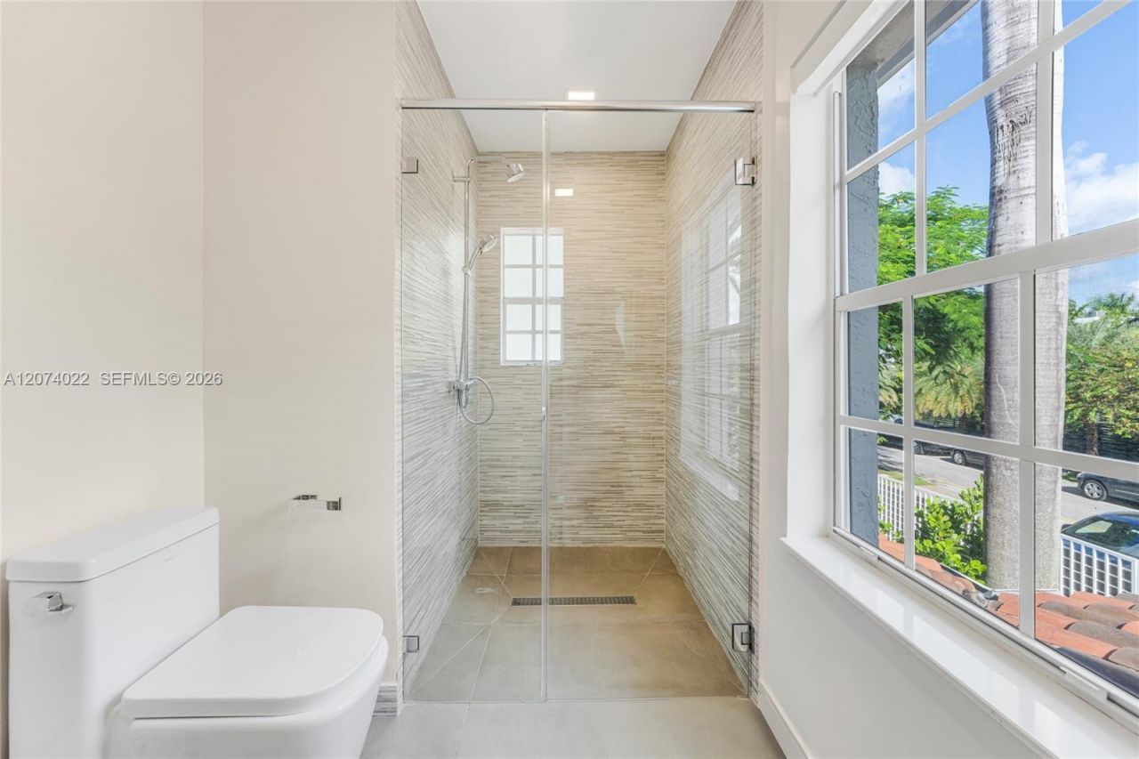 140 N Hibiscus Dr , Miami Beach, FL 33139 Photo