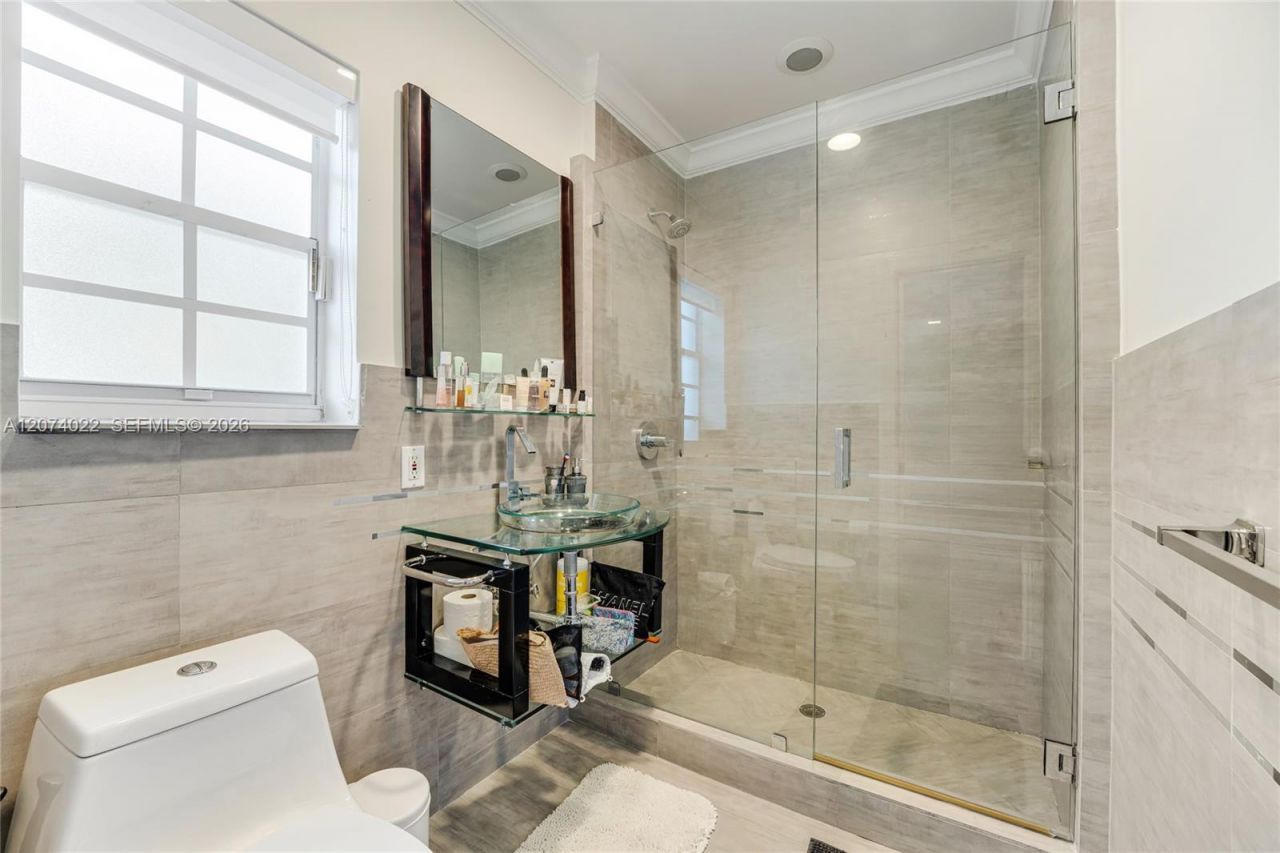 140 N Hibiscus Dr , Miami Beach, FL 33139 Photo