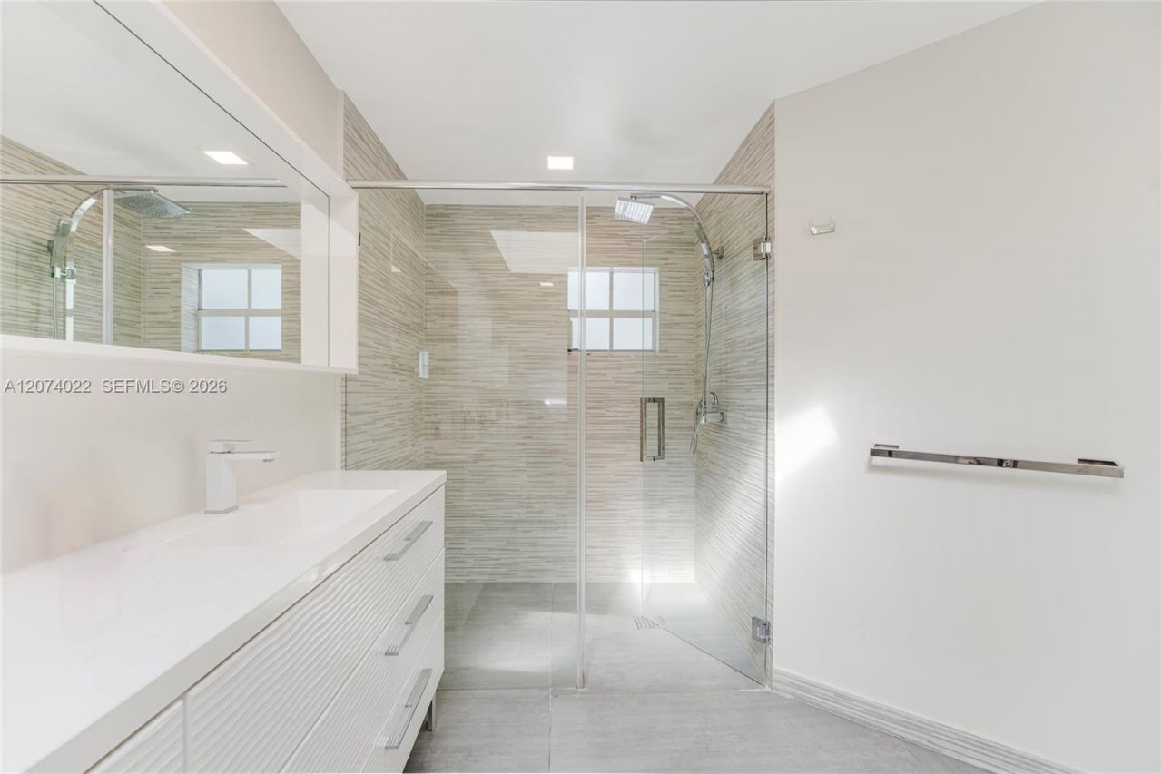 140 N Hibiscus Dr , Miami Beach, FL 33139 Photo