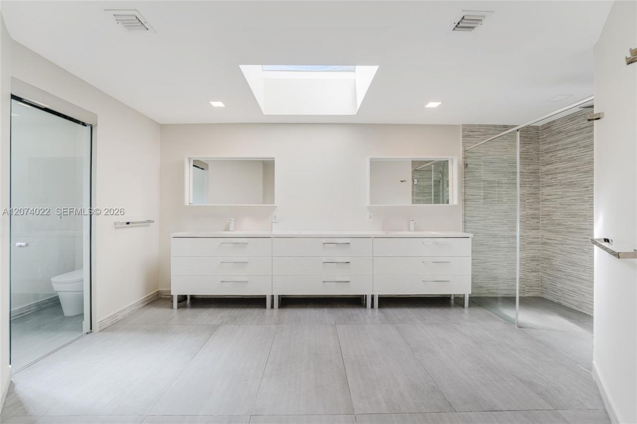 140 N Hibiscus Dr , Miami Beach, FL 33139 Photo