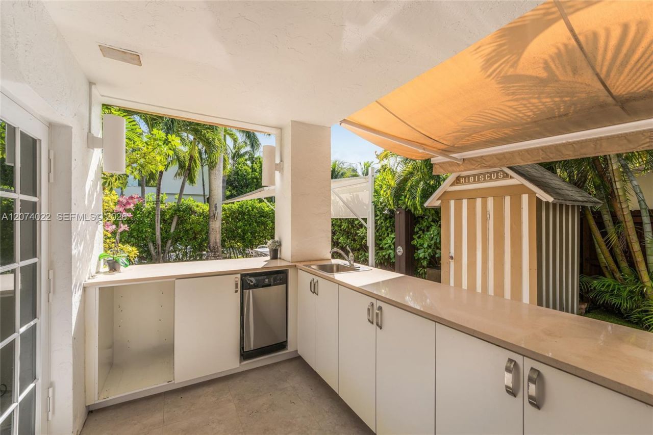 140 N Hibiscus Dr , Miami Beach, FL 33139 Photo
