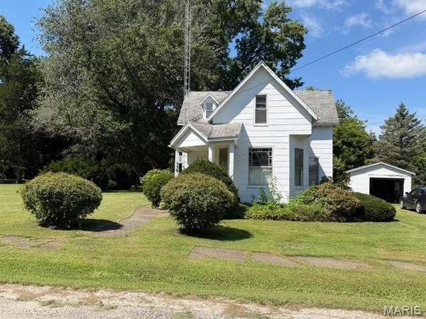 556 S Spruce Street, Nokomis, IL 62075