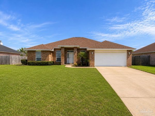 111 Gunwale Rd, Pensacola, FL 32507
