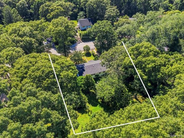 153 Huntington Crossway , Bridgehampton, NY 11932