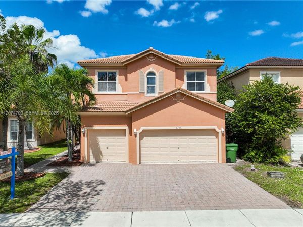 2215 Portofino Ave , Homestead, FL 33033