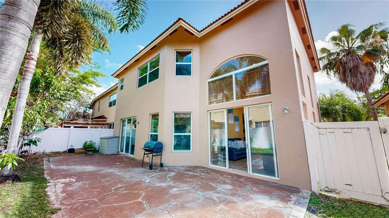 2215 Portofino Ave , Homestead, FL 33033 Photo