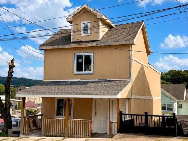 1002 W WALNUT STREET , COAL TOWNSHIP, PA 17866