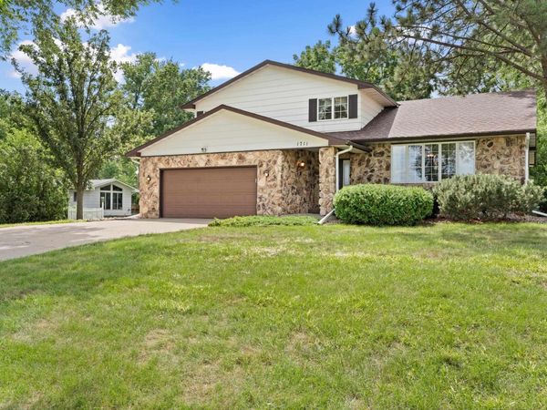 1711 E Main, Vermillion, SD 57069