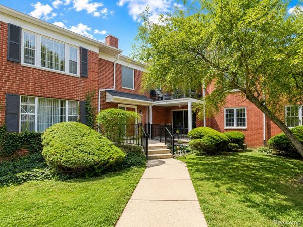 27654 E Echo Valley, Unit 231, Farmington Hills, Mi 48334