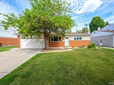 29736 Warner Avenue, Warren, Mi 48092