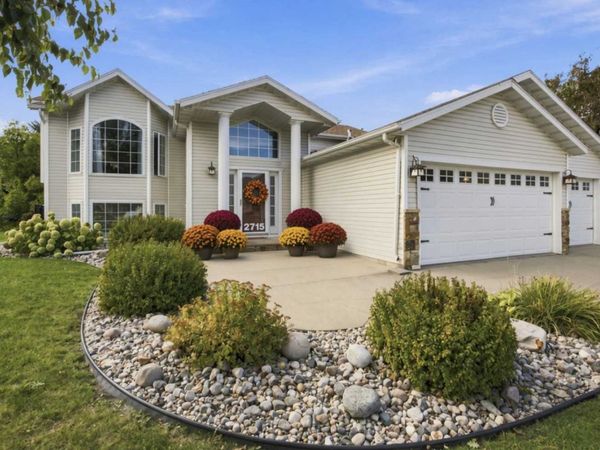 2715 32nd Street S, Fargo, ND 58103