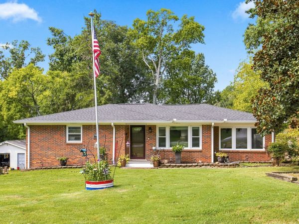 123 Forest Retreat Rd, Hendersonville, TN 37075