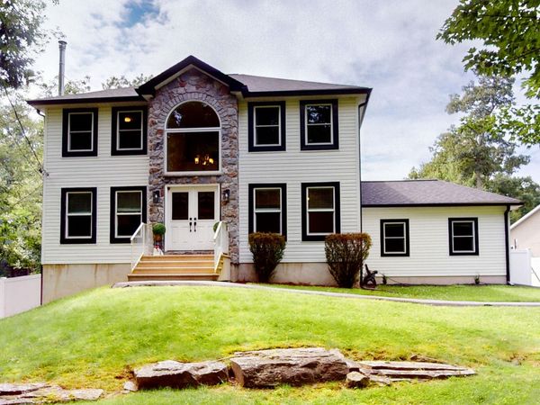 100 Redwood Court , Milford, PA 18337