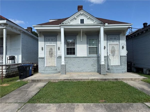 932 LAMANCHE Street , New Orleans, LA 70117