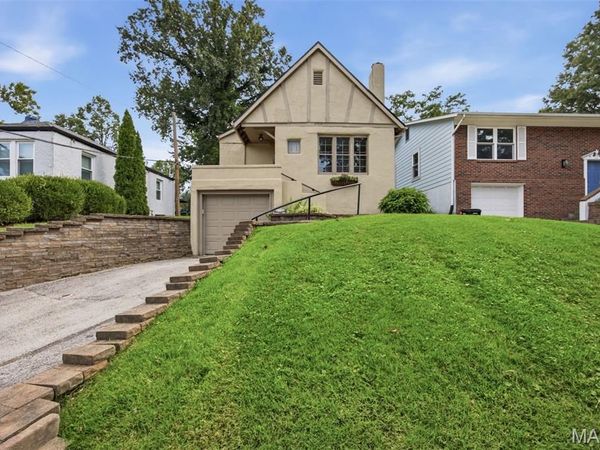 8748 Pine Avenue, St Louis, MO 63144