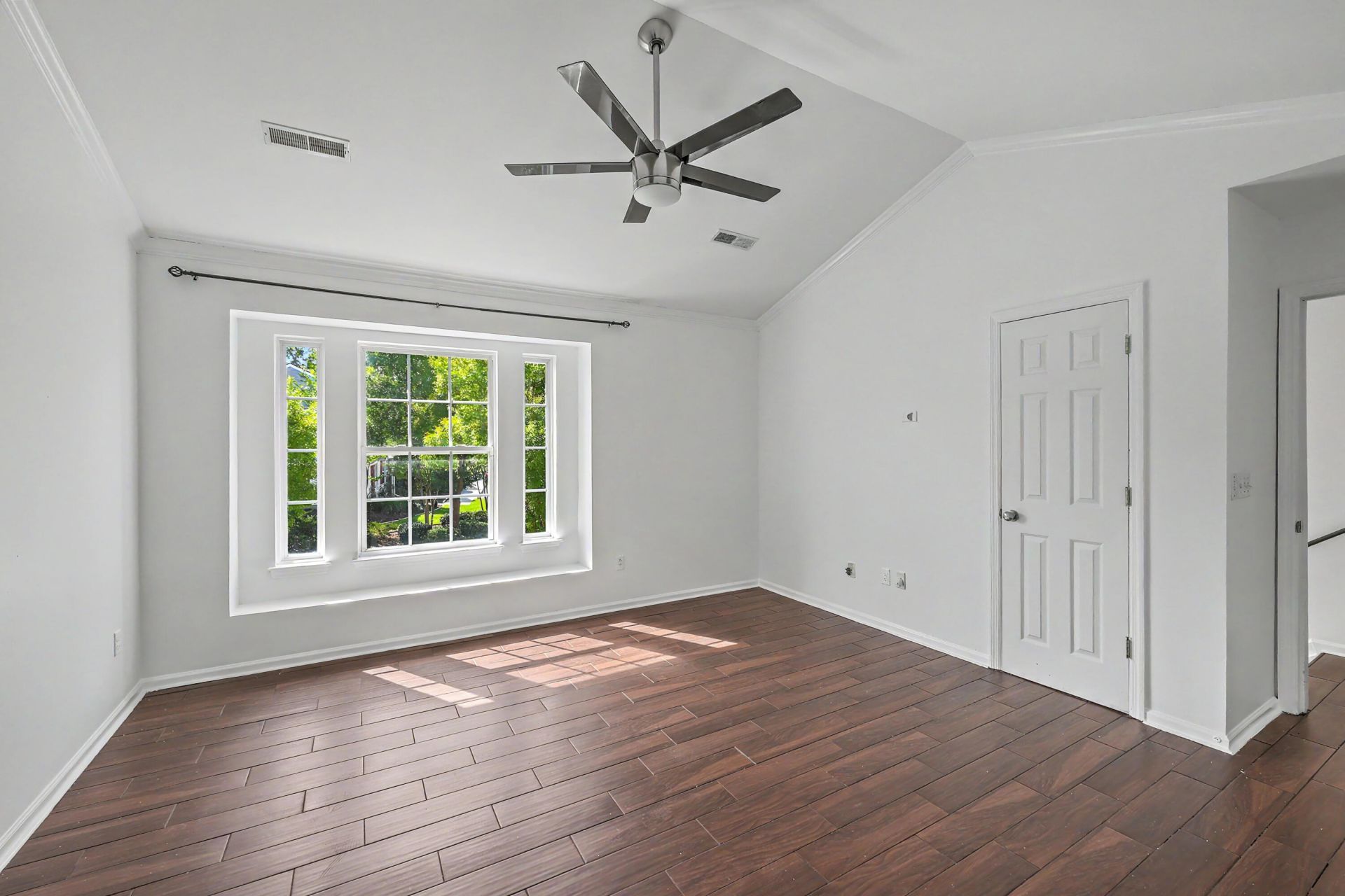141 Darcy Avenue Photo 17