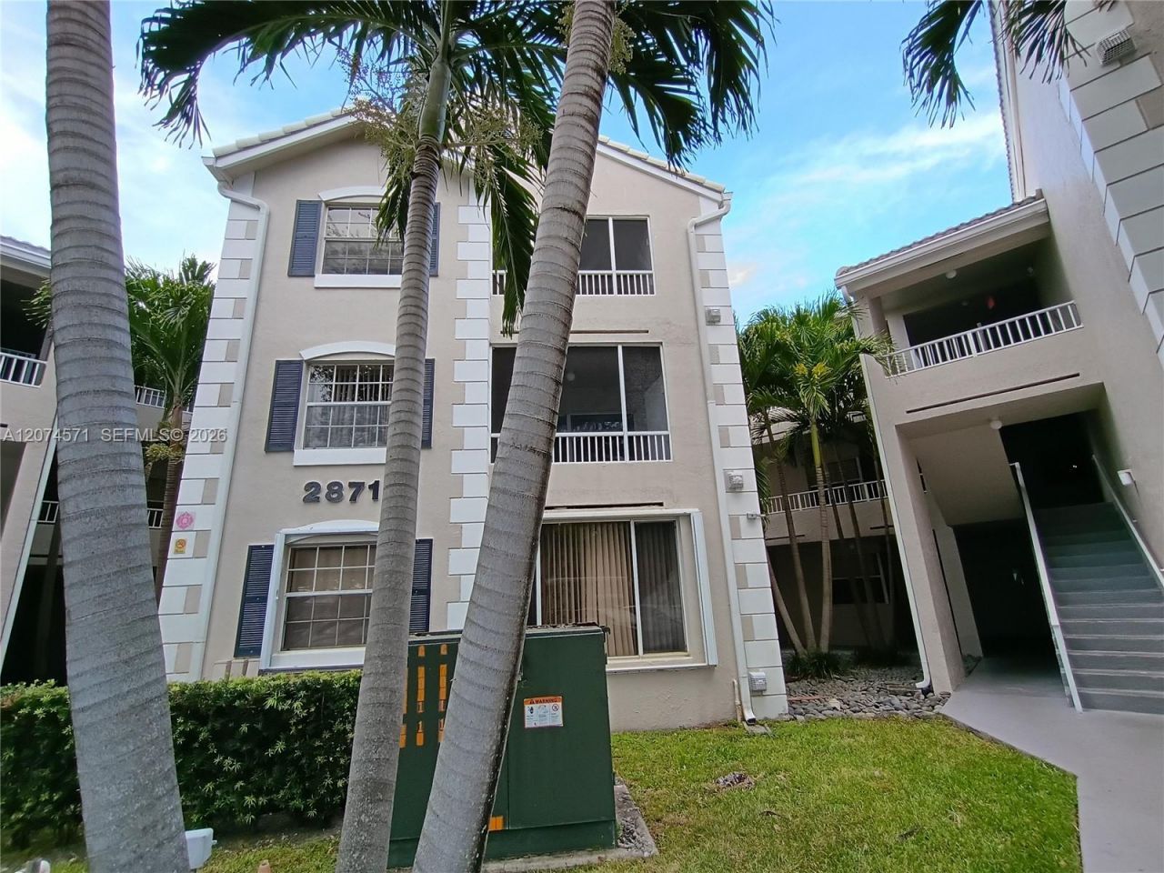 2871 N Oakland Forest Dr Oakland Park, FL 33309