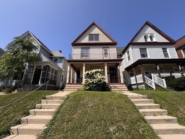 2637 N Oakland AVENUE, Unit 2639, Milwaukee, WI 53211