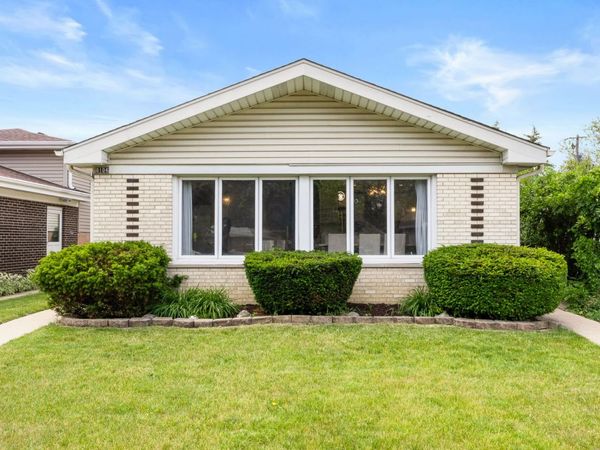 8104 Gross Point Road , Morton Grove, IL 60053