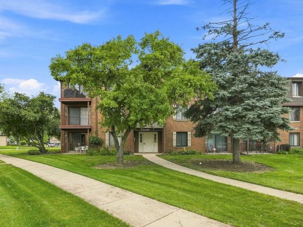 700 N Briar Hill Lane , Unit 5, Addison, IL 60101