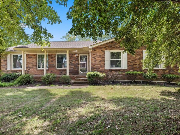 110 Sam Davis Dr , Springfield, TN 37172